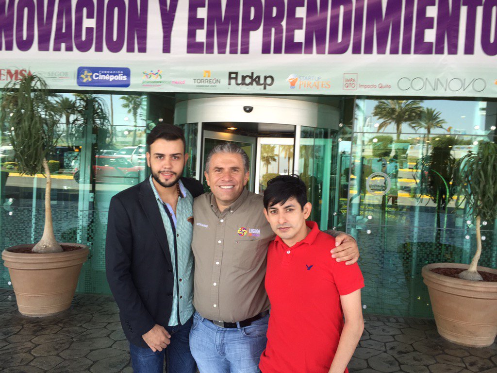 LagunaInnova's tweet photo. Innovadores de lujo #FIIES2015@Lagunainnova @robynxs @memoasiain @eunicerendon @ChairezDani @amairanihuesca https://t.co/IObEuK3rnL