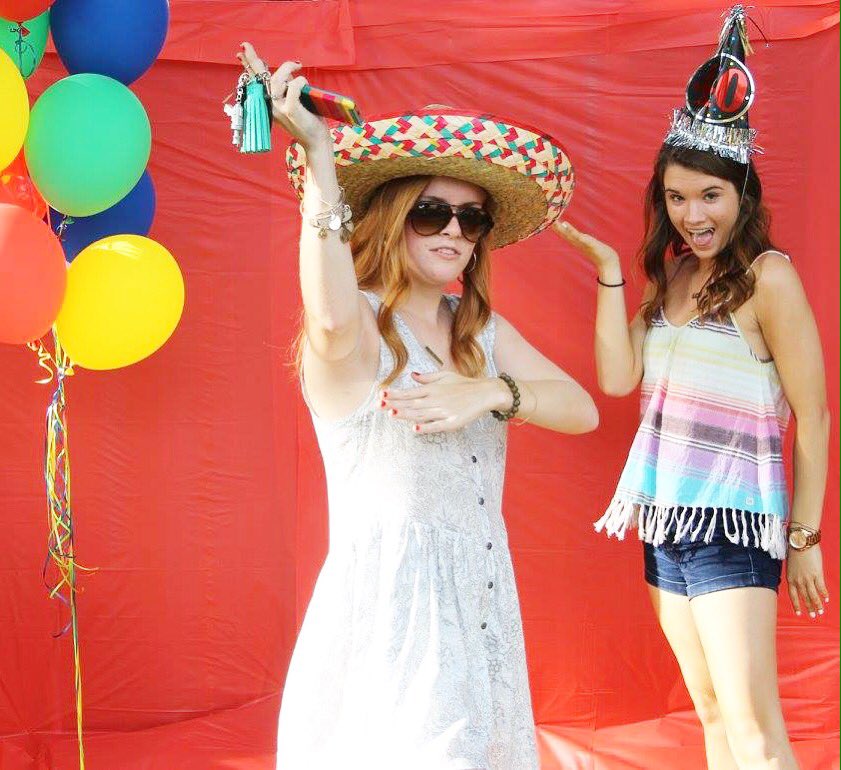 AshleyBilak's tweet photo. Happiest birthday to this babeππππ@malloryltaylor #18 #turnup #trampolinebooty #BeyoncΓ© https://t.co/w1Bf87uhbj