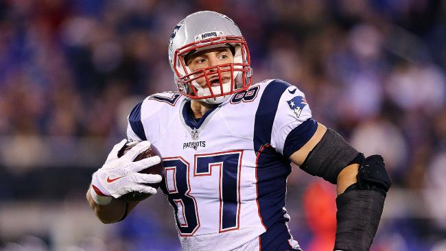 heraldsunsport's tweet photo. Pats remain unbeaten after miraculous long-range field goal - https://t.co/0WMHiKzwhn #NYGvsNE #NFLGameDay https://t.co/Mr5p4nM9rs