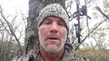 SInow's tweet photo. Brett Favre took a break from hunting to congratulate Peyton Manning https://t.co/tgiHICead0 https://t.co/kLu5oTYDFd
