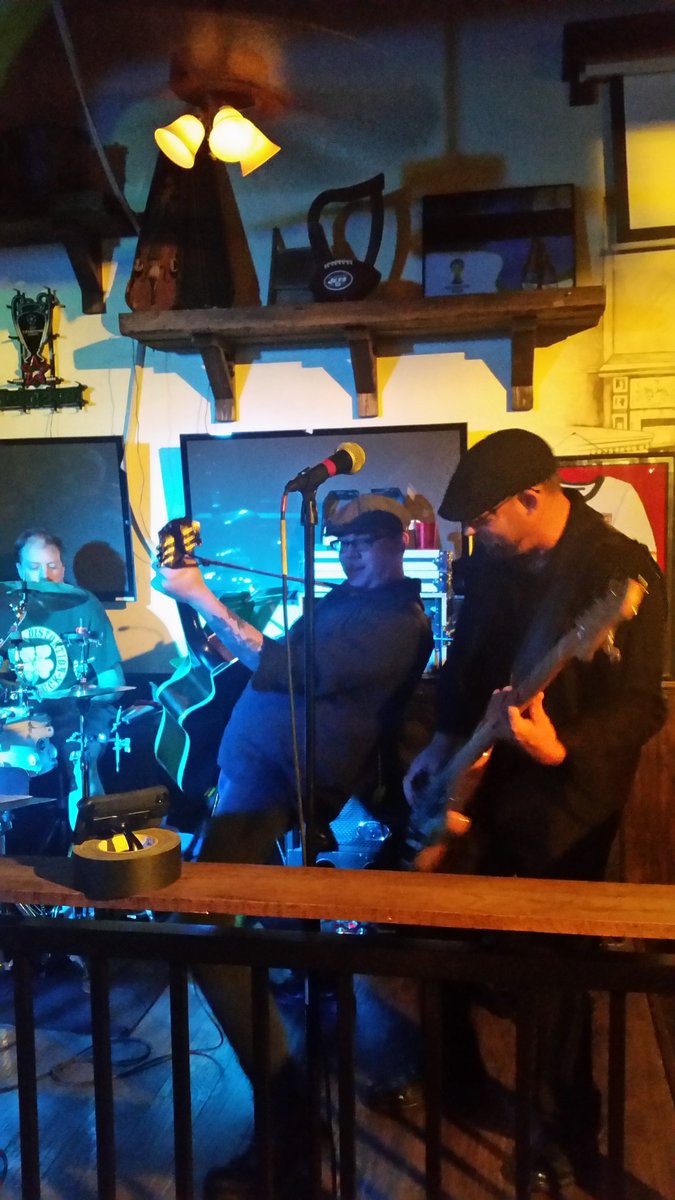 Cockswain_band's tweet photo. Everyone has a great time a Cockswain show! #cockswain #celticrock #timfinnigans #gocockswaingo https://t.co/8PyZAg6Sp0