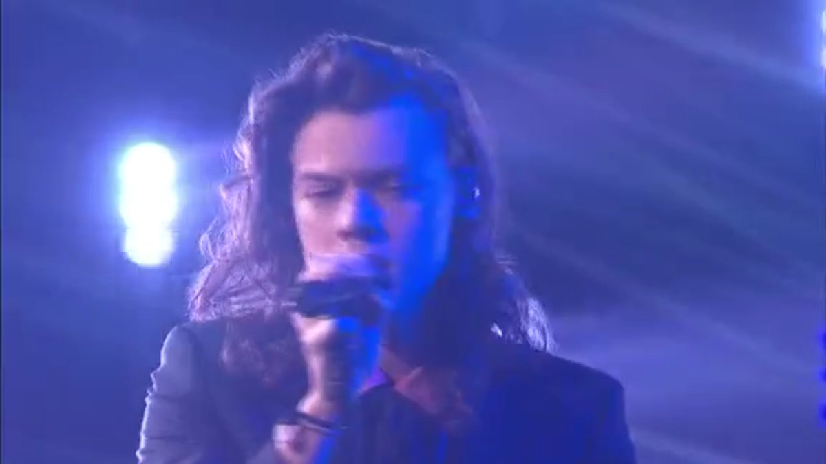 Shiekdon_64's tweet photo. Harry's so passionate when he's singing 😭😭😍😍 #1DHarry #1Donxfactor #XFactor https://t.co/zum1wwwjBY