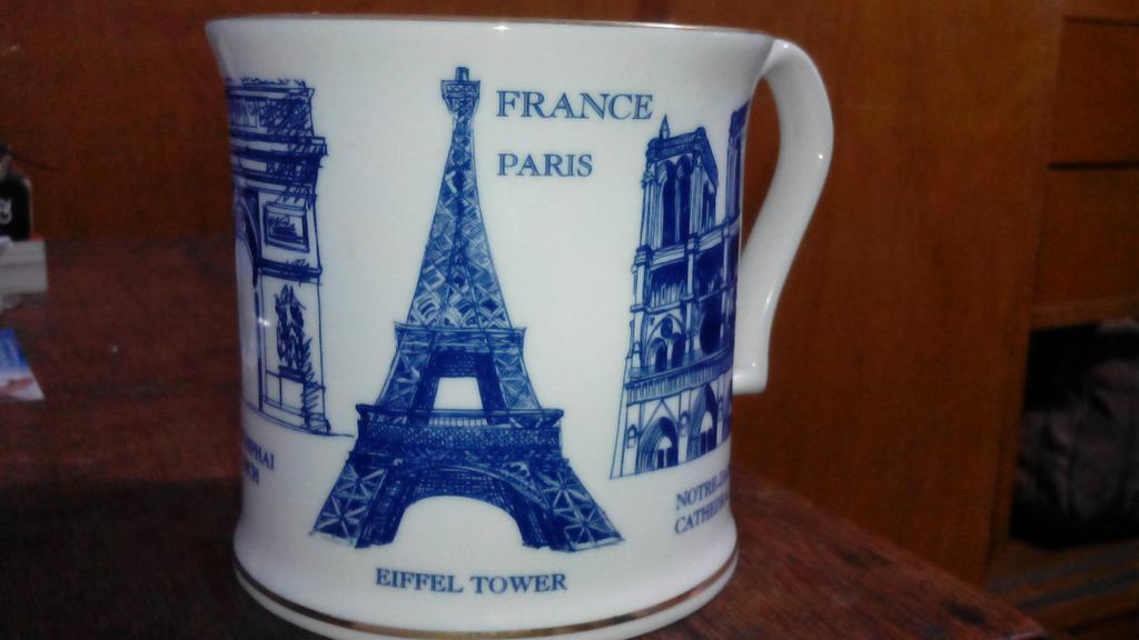 Fin_Tech7's tweet photo. #ParisAttacks #PrayForParis #RememberingParis #AtaquesParis #OraPorParis #RecordandoAParis https://t.co/2bzXagfRbM