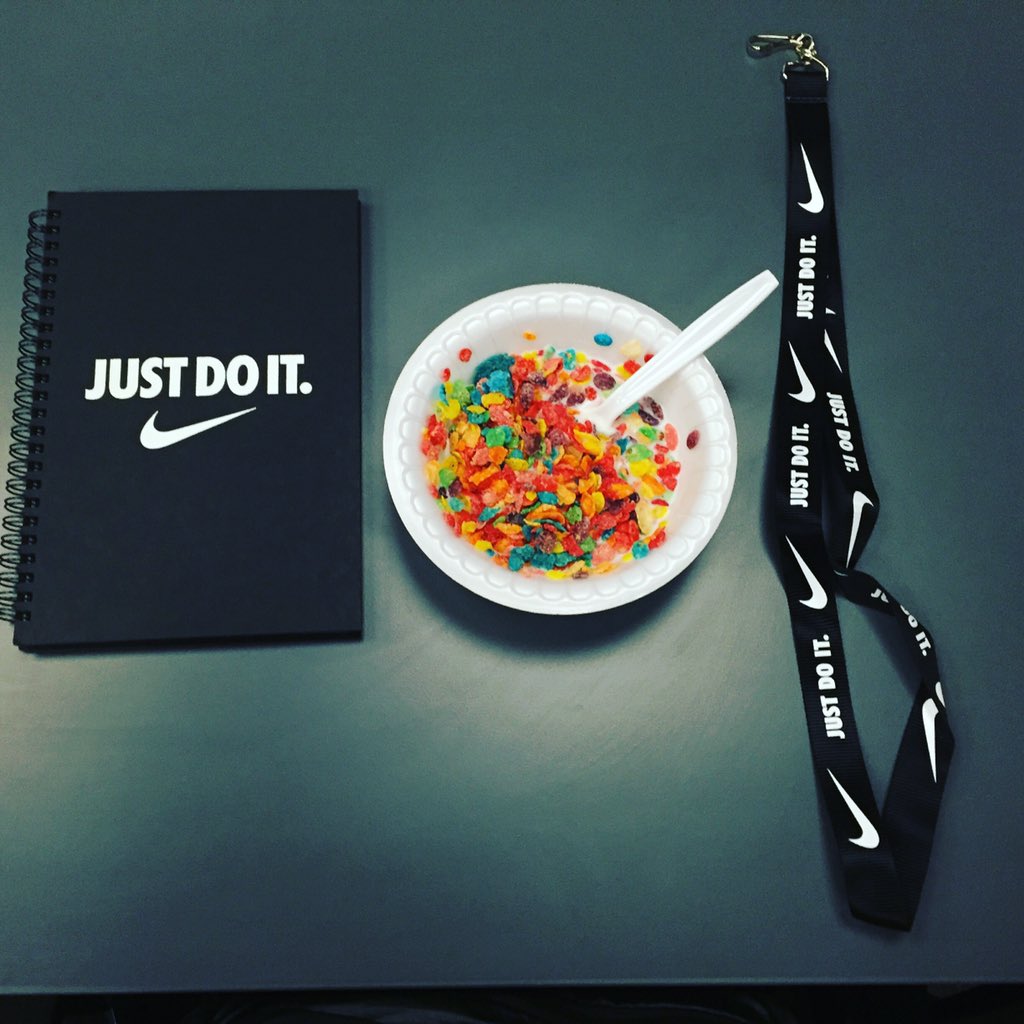 thrivingincolor's tweet photo. Eat Like A King. 

#ekinnight #lebron13 #fruitypebbles #favcereal #nikedallas #nike #nikebasketball

@KingJames https://t.co/0fyYbhQ4f9