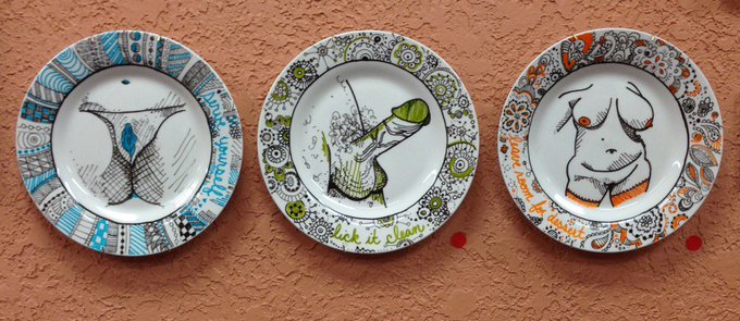 I love Sara Karola's "Dirty Dishes" on display at Unseen Gallery. #GUSH #pornotopia2015 https://t.co<a href="/tag/gush"class="tags"><span>#gush</span></a><a href="/tag/pornotopia2015"class="tags"><span>#pornotopia2015</span></a>