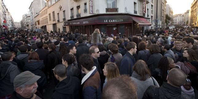 lemondefr's tweet photo. Dans le 10e, rue Bichat : «Le quartier en a vu d’autres, on va s’en remettre» https://t.co/VgKjoZ7vN0 https://t.co/rHOo8zzDad