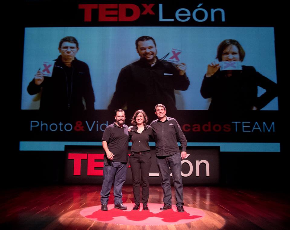 TEDxLeon's tweet photo. 📷 Los fotógrafos fotografiados 📷

Gracias @Aboca2foto @Isabelgdiez @elprenda 👏 👏 👏

#TEDxLeon mi❌ing #Leonesp https://t.co/olJuYE9vws