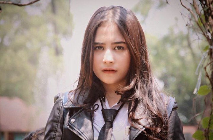 DuniaPV96's tweet photo. Bekerja sampe panas2an semangat prill💖💖 https://t.co/4u0yo3RHk2