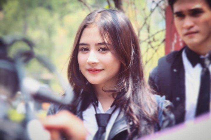DuniaPV96's tweet photo. Bekerja sampe panas2an semangat prill💖💖 https://t.co/4u0yo3RHk2