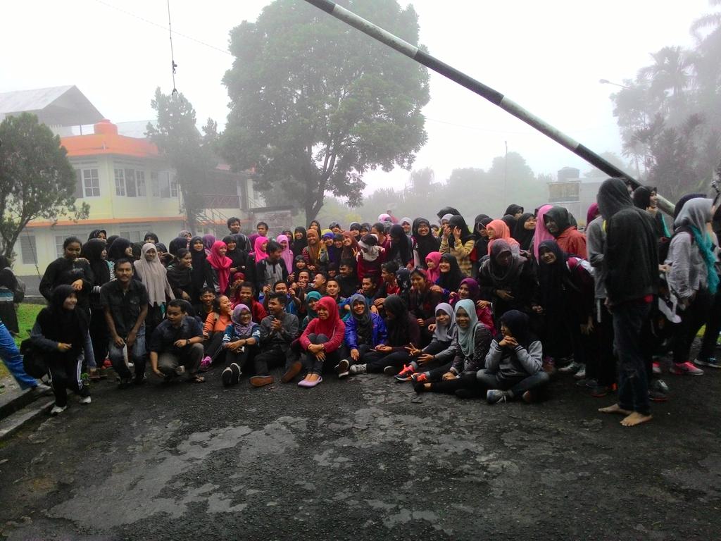 ATOMIC_14's tweet photo. Kebersamaan kemarin, Terimakasih uda uni yang sudah membina kami. TOXYC SAY METYAW!:D https://t.co/O04ZvdApUv