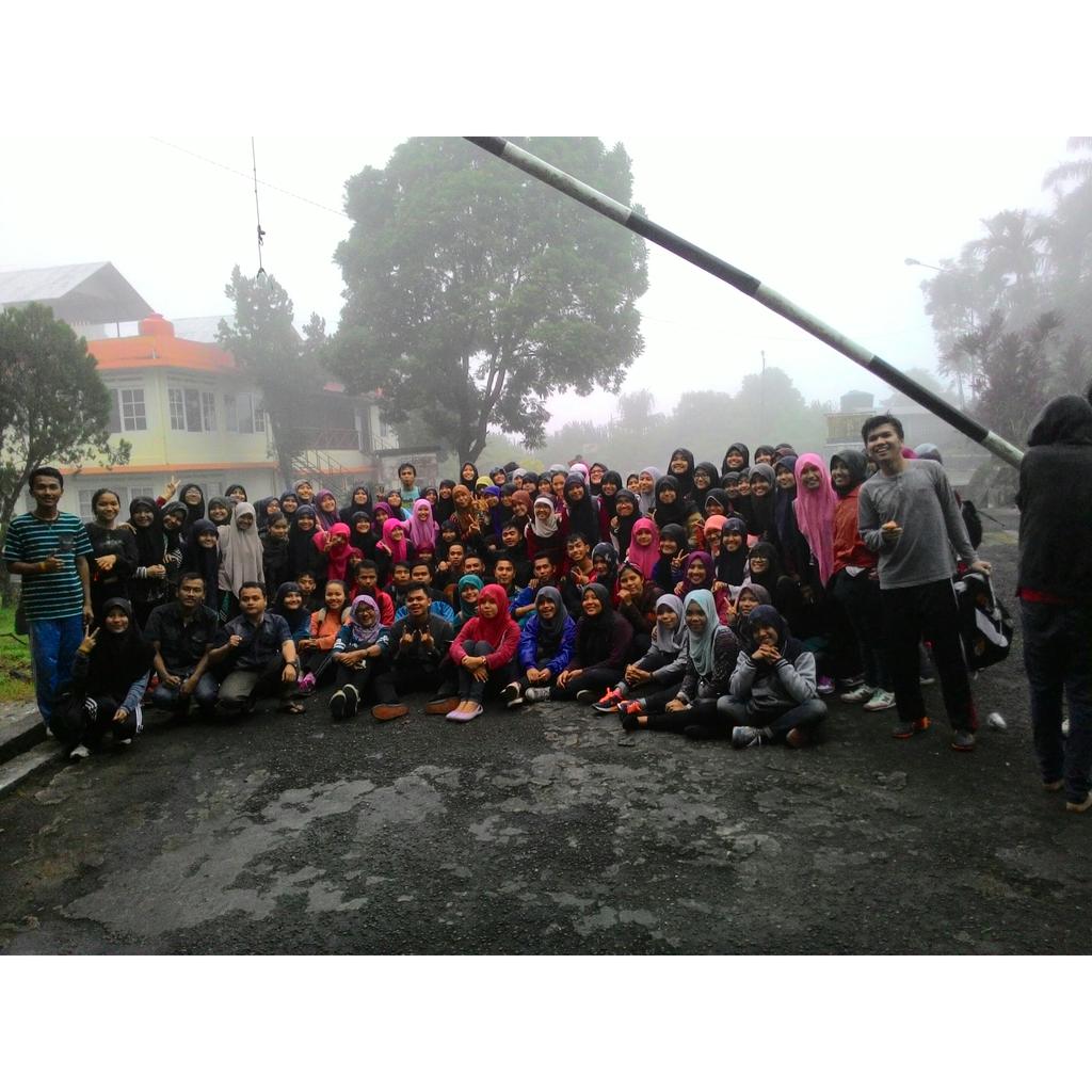 ATOMIC_14's tweet photo. Kebersamaan kemarin, Terimakasih uda uni yang sudah membina kami. TOXYC SAY METYAW!:D https://t.co/O04ZvdApUv