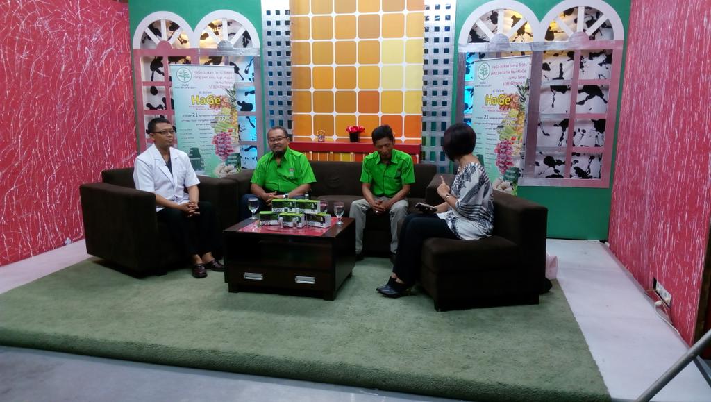 jamuteteshage's tweet photo. Talkshow#jamuteteshage#dokter Eldo#ctv banten#16 nov 15 https://t.co/hJBPzN3MDB
