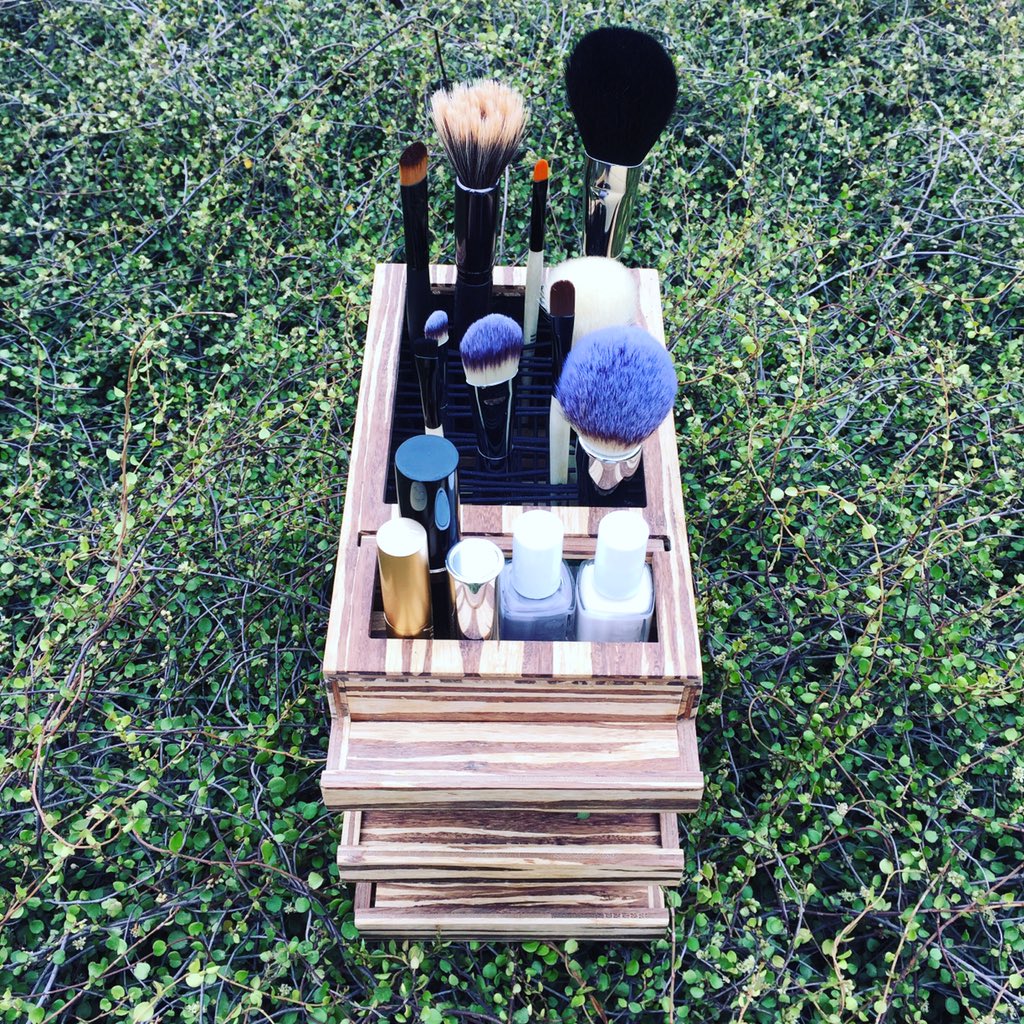 the_root_theory's tweet photo. Rootbox is launching this week!#kickstarter #makeup #beauty #beautyblogger https://t.co/8bwxgGvTwp