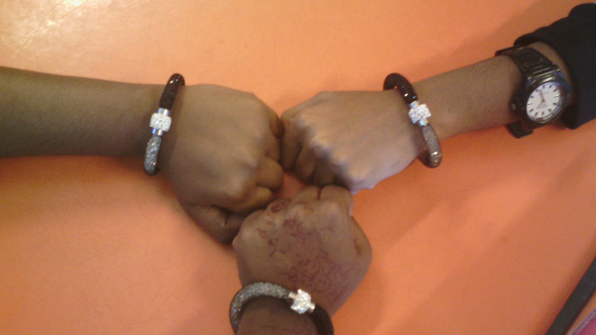 teepa_lakshmey's tweet photo. Friendship golds <3 <3 <3
#teepa
#tibha
#hema https://t.co/MkrpM5QbHh