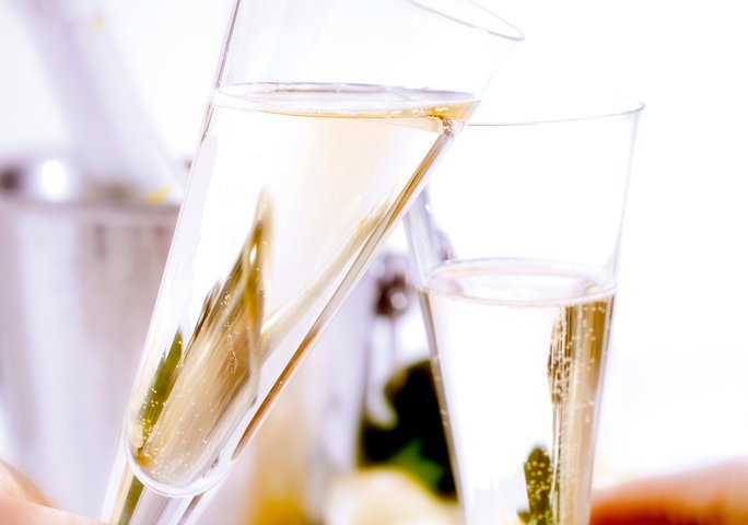 InStyle's tweet photo. Study says drinking 3 glasses of champagne a week is good for the brain: https://t.co/8faANw3ZTl https://t.co/DUAUgg9ws7