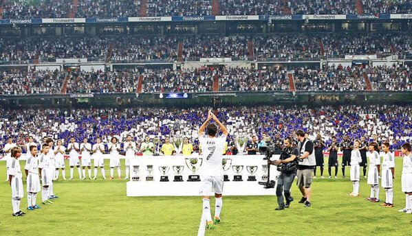 MadridCFyB's tweet photo. Raúl González Blanco: 21 temporadas, 1016 partidos, 427 goles, 22 títulos y 0 expulsiones.

Leyenda. Te esperamos. https://t.co/0C2DmOKSTp