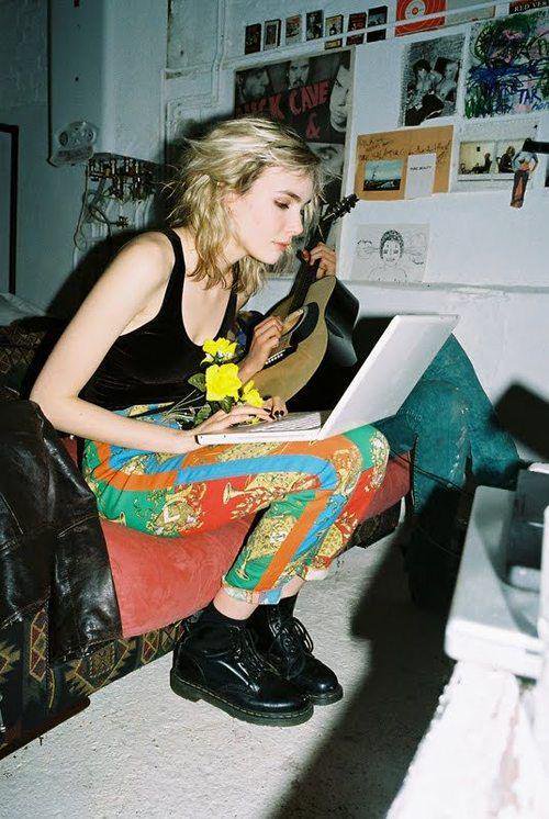 History0fLife's tweet photo. 90s Fashion https://t.co/vtc3q7NA7F