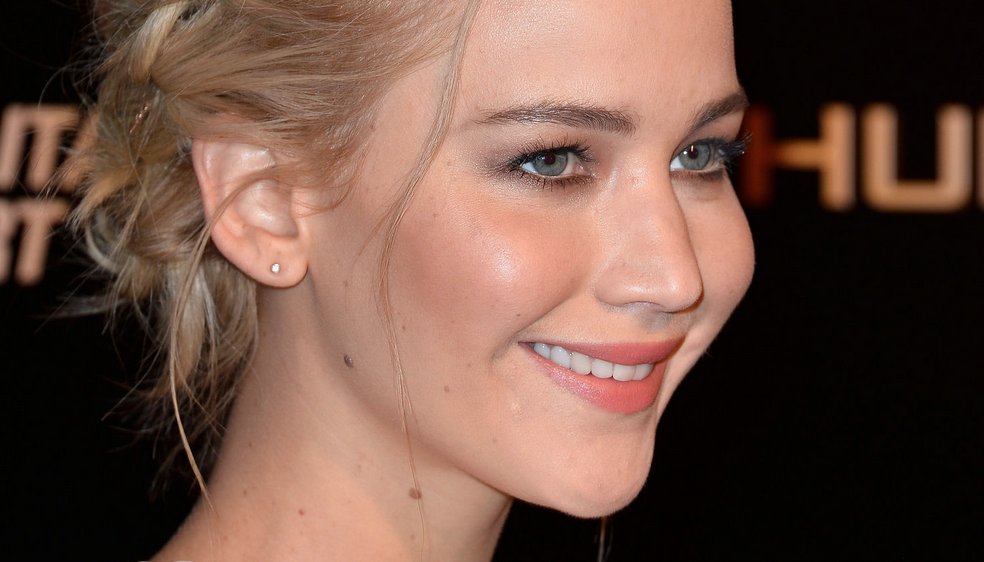 glamourmag's tweet photo. Sure, Jennifer Lawrence's updo cost nearly $5,000, but you can recreate it for way less: https://t.co/LTfkwdZs3W https://t.co/LCMOIVfldk
