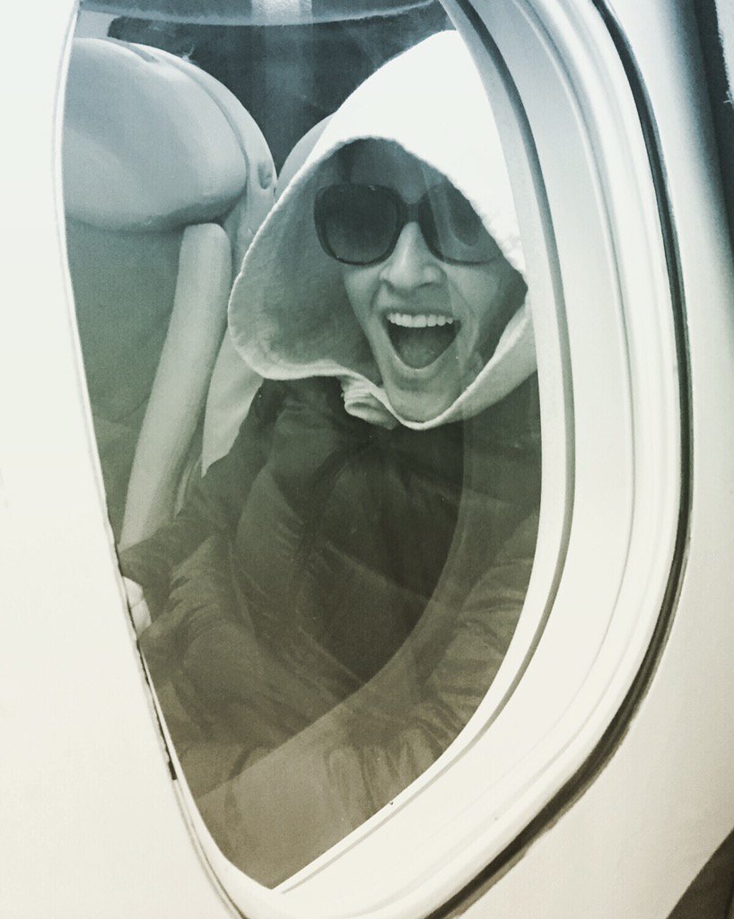 haashoficial's tweet photo. Lets go girls!! 🛩🕶🌔 https://t.co/3ZHlkmCDaj
