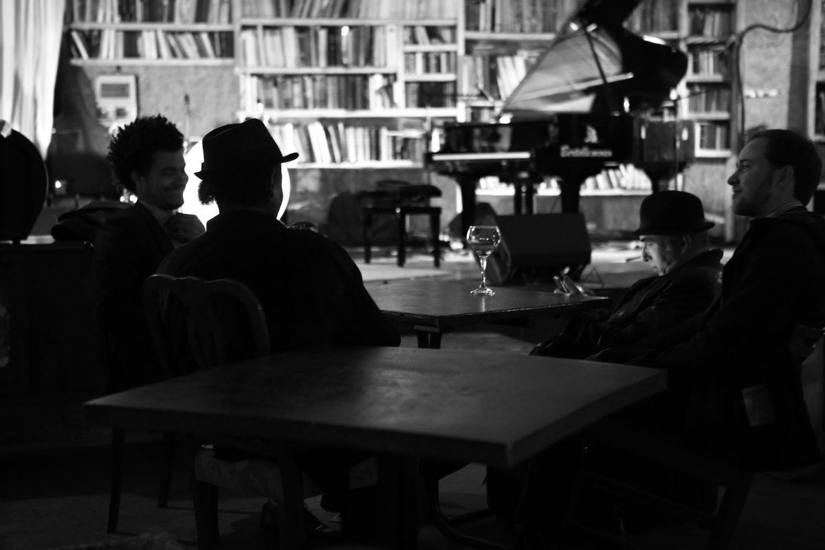 “Ci provo, ma non riesco a trovare più leggerezza che nel jazz”
#masada #masadamilano #milano #masadajazz #jazz