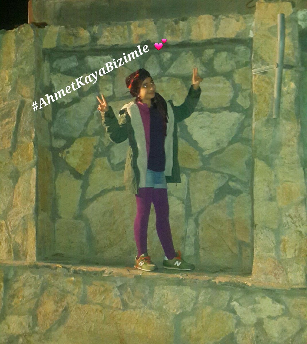 Yağmur Doldu içime,Açımn Sigarasızım
Uyuyormusun Anne, Ben Geldim Vefasızın
#AhmetKayaBizimle #AhmetKaya #Kezebamîn