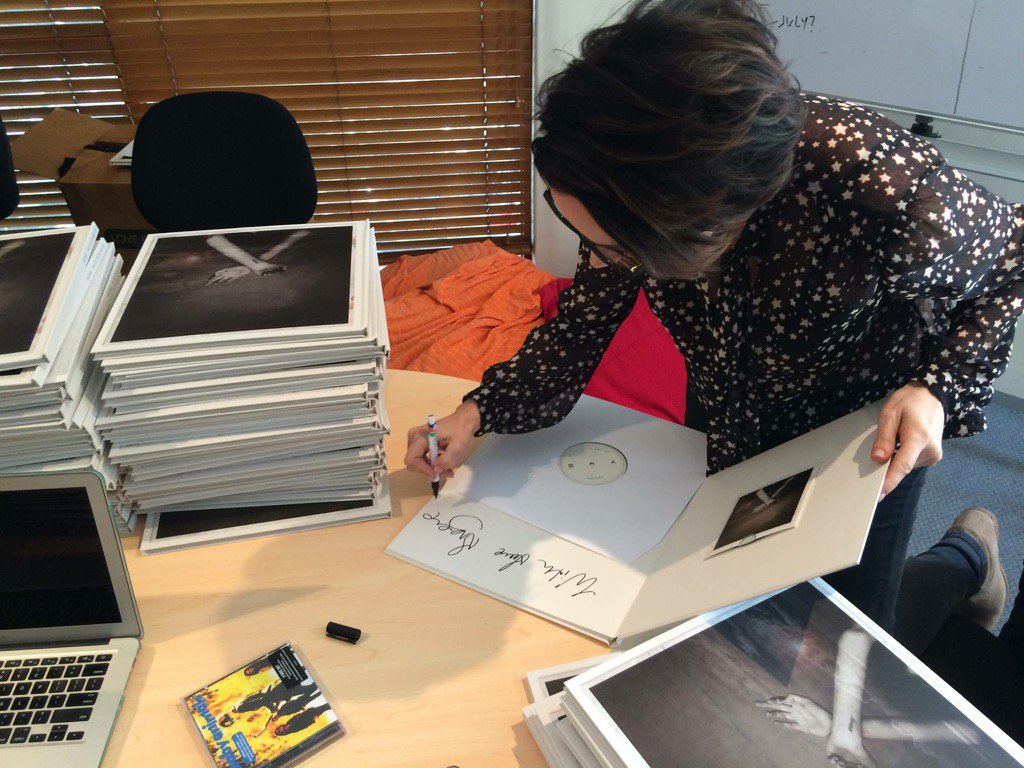 SocialFamilyREC's tweet photo. Suze DeMarchi (@chksingr) popped into the SFR office to sign her 'Home' Collector's Edition Book today 😀✌🏻️🎶 https://t.co/NmXPw8M1eO