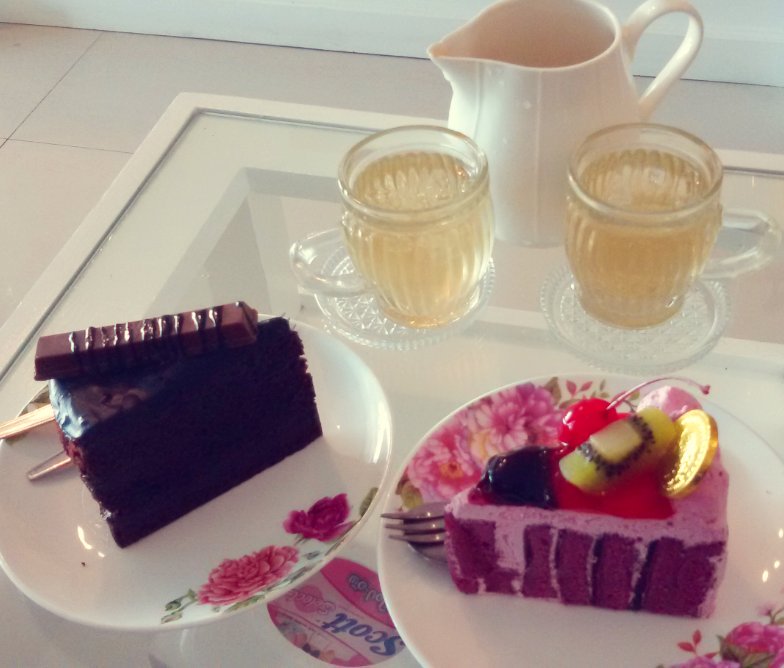 MinkyPiPi's tweet photo. จิบชายามบ่ายเนอะ 💖 #teabrake #cake #lovemoment #chococake #fruitcake https://t.co/GDqMmELhNf