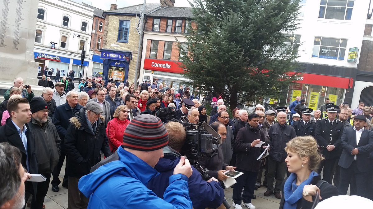 lutoncouncil's tweet photo. Luton communities have come together for a vigil to remember the victims of the Paris attacks and show solidarity https://t.co/qtfBAqKCCY