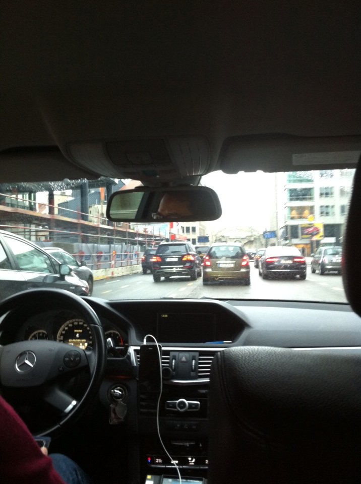Sanadoo's tweet photo. One of the best taxi rides, leaving rue Joseph II in Bxl after being stuck for 3 hours. #bombalert https://t.co/puVe7B1fGn