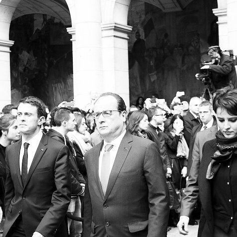 Academie_Paris's tweet photo. Emotion en #Sorbonne pour la #MinutedeSilence en hommage aux victimes des attentats en présence de @fhollande https://t.co/wM8NuyWwcf