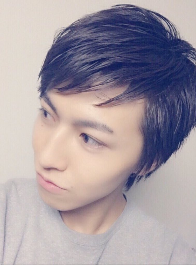 bt___0923's tweet photo. みてみてー！
髪切ったんやで♪
すっきりしたやろー、似合うかな？ https://t.co/BSl1ssUKzy