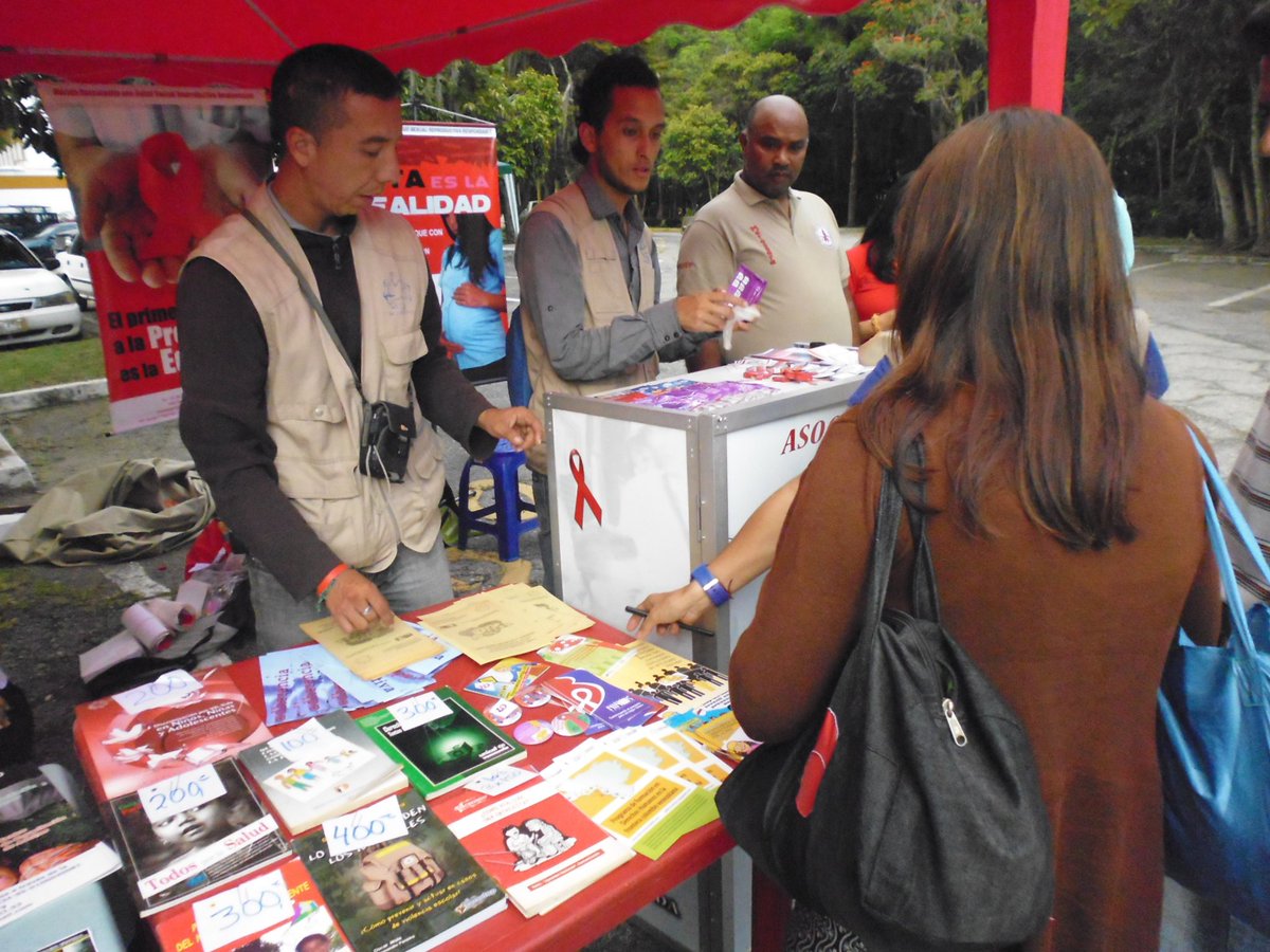 catedradelapaz's tweet photo. Todo un éxito nuestra participación en @HechoenMerida15 en la #ExpoFeriaProductiva2015 https://t.co/sYczY7GvWQ