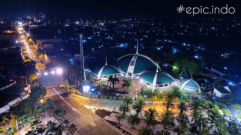 Kamu gak bakal nyangka kalo Masjid Jami" Baitul Amien Seindah ini pas difoto dari Atas ! <a href="/KabJember/">Jember</a> @Humas_Jember