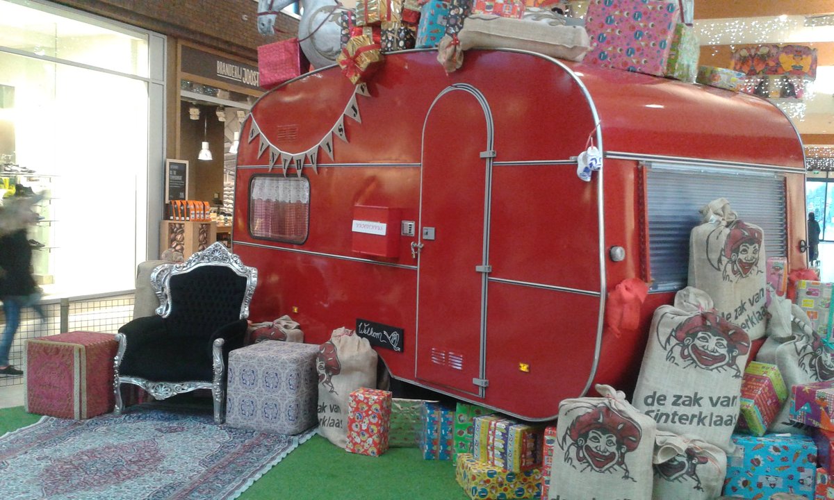 De caravan van Sinterklaas <a href="/Hoofddorpstad/">Hoofddorp-binnenstad</a> wat onwijs leuk!