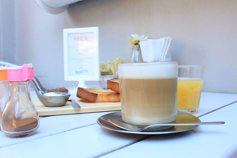 AlmaSingerTwits's tweet photo. En #AlmaSingerTakeMeOut desayunamos en Tertulia, en Castelar :) https://t.co/5DHiwvMtc9 https://t.co/G6tpU6wylX