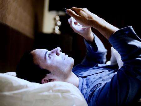 SehatGuide's tweet photo. Susah Terlelap? Salahkan Smartphone Masa Kini yang Tak Dilengkapi 'Modus Tidur' https://t.co/FGeEjrbwGW  https://t.co/Z5pb7cBSJg