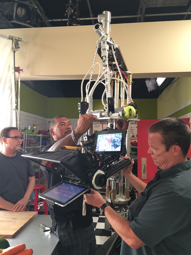 ProPrompting's tweet image. Sony F55 with @APsystems totally wireless prompting!!