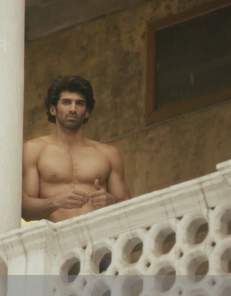 bombaytimes's tweet photo. Is this the first look of #AdityaRoyKapur from #Fitoor ?? Oh man he looks smashing. Wishing him a v happy bday! https://t.co/C0BuQ2MYEN