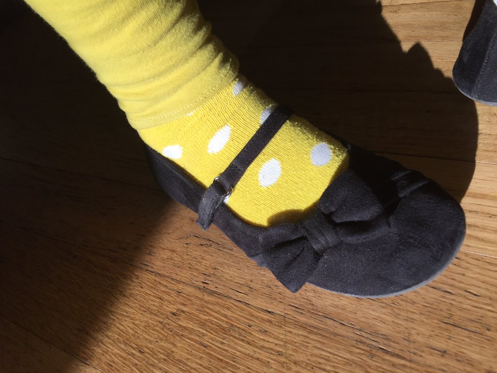 EYangela's tweet photo. my 6YO: "look I'm wearing EY colors!" #futureintern #preID #StartEmYoung https://t.co/cCIbBvfP6D