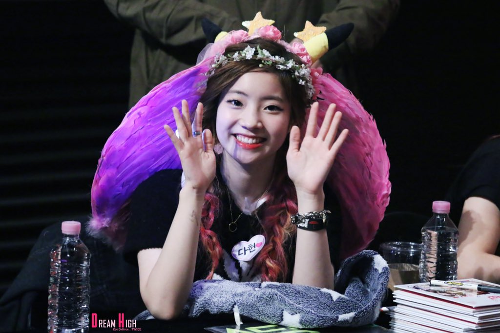 dreamhigh0528's tweet photo. 151114 용산팬싸 #TWICE #트와이스 #다현 #DAHYUN 난 다현만 봐!! https://t.co/xBzGx91rMw