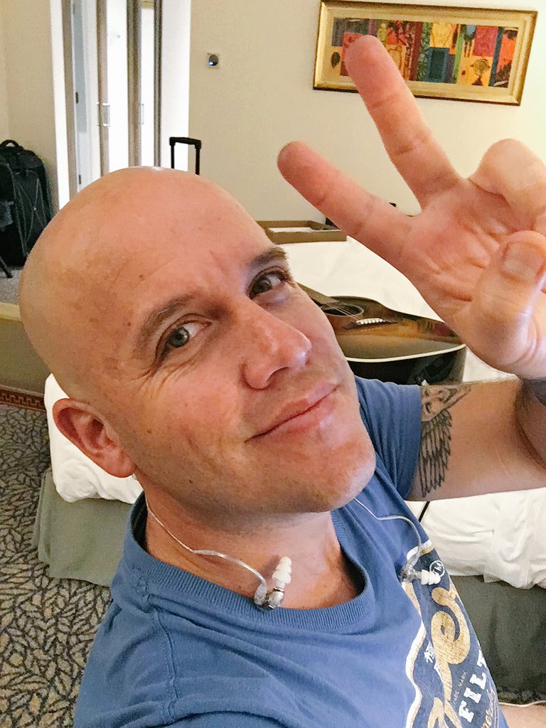 gianmarcomusica's tweet photo. Que este lunes la música te llene de cosas buenas🙏🏼🎶🎸
Nos vemos mas tarde en #LaVozPerù🎙 https://t.co/gppEHX92Lu