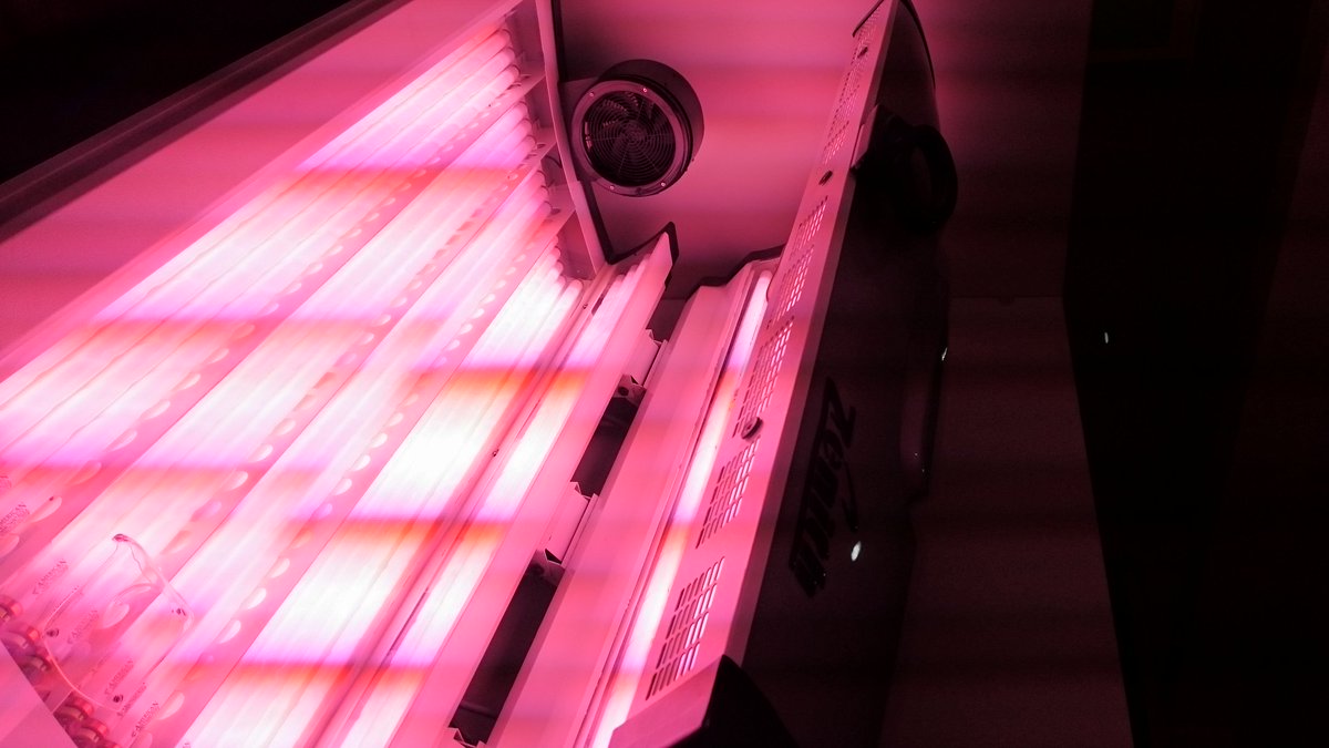 cooltaninfo's tweet photo. Want smooth skin, we have one of the very few #Collatan tubed beds, quicker tan & SMOOOOOOTH skin - be impressed https://t.co/2P1NNxB9iN