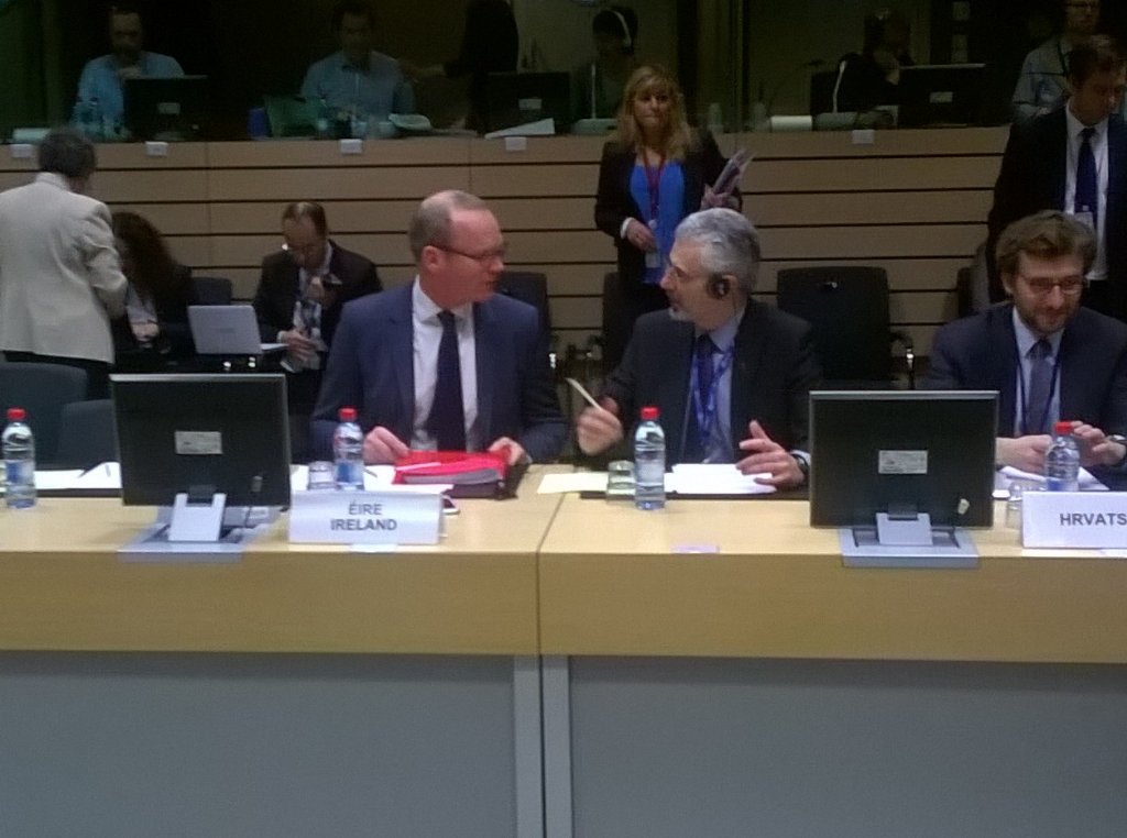. @simoncoveney in Brussels for #agrifish @EUCouncil   #CAPsimplification #trade #schoolschemes on agenda @eu2015lu