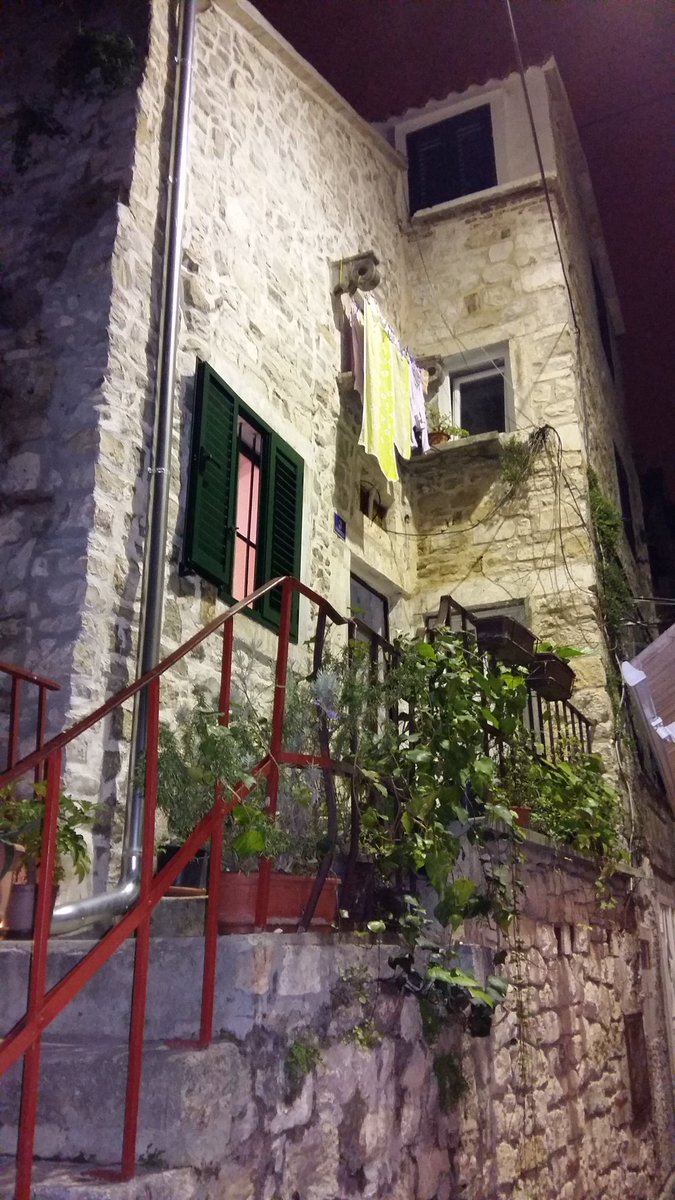 mjoka2's tweet photo. Troche teatralnie ale poza teatrem.  #Split https://t.co/gIahi5E6QL