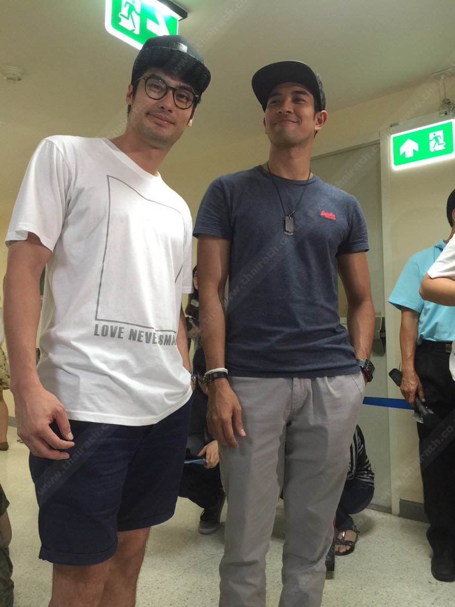 2 พระเอกหนุ่ม 'บอย ปกรณ์-เกรท–วรินทร' เดินทางเข้าเยี่ยมให้กำลังใจ 'ปอ ทฤษฎี'
#StrongerPor #ไทยรัฐ