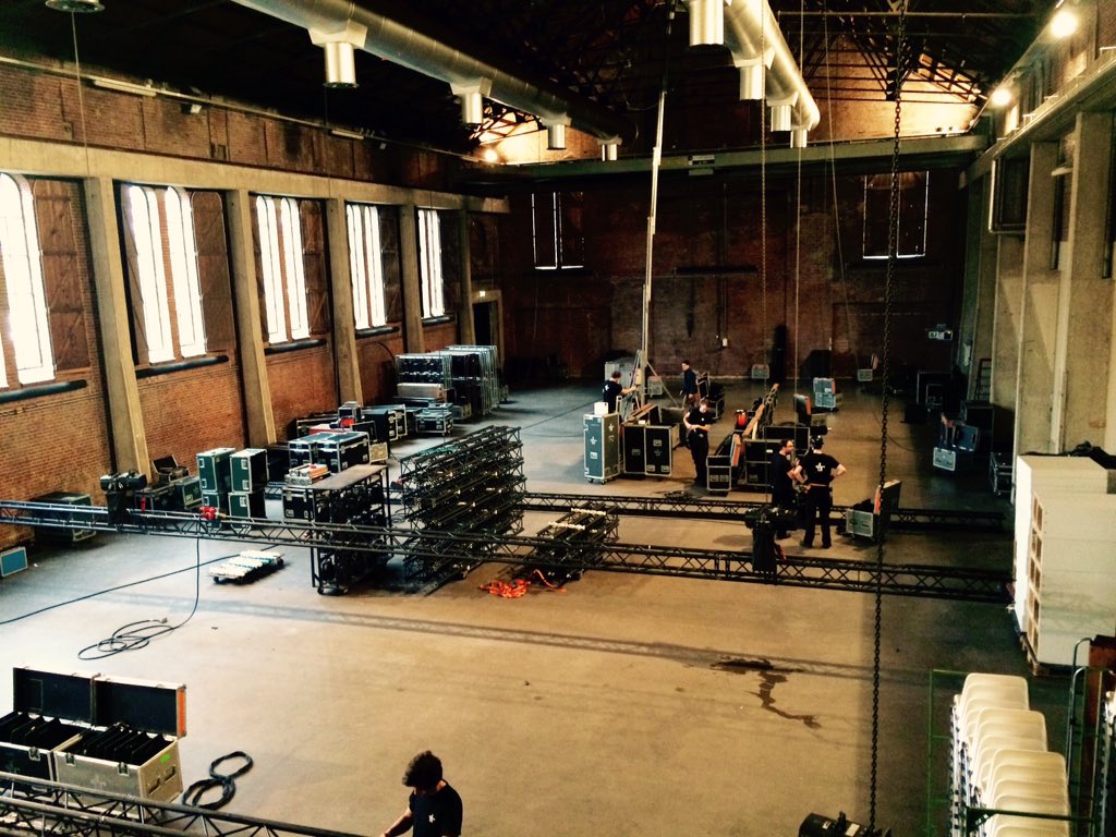 wifinowevents's tweet image. Build up in progress! Lots of people on site :) #wifinow #wifi #wificonference #transformatorhuis