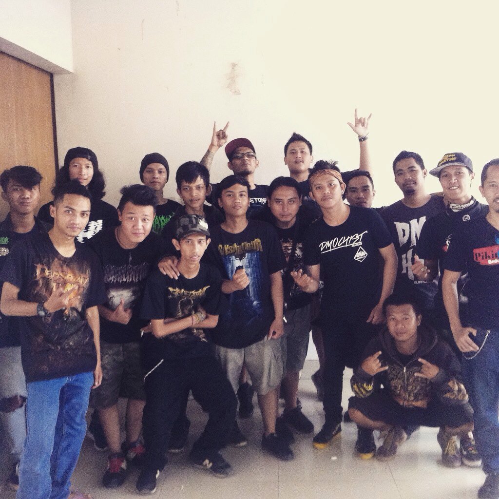 Kemarin sore bersama <a href="/undergod_brutal/">UNDERGOD OFFICIAL</a> &amp; #PASUKAN_kujangMamprang..Rebelfest CIANJUR..See U next gigs brothazZ \m/