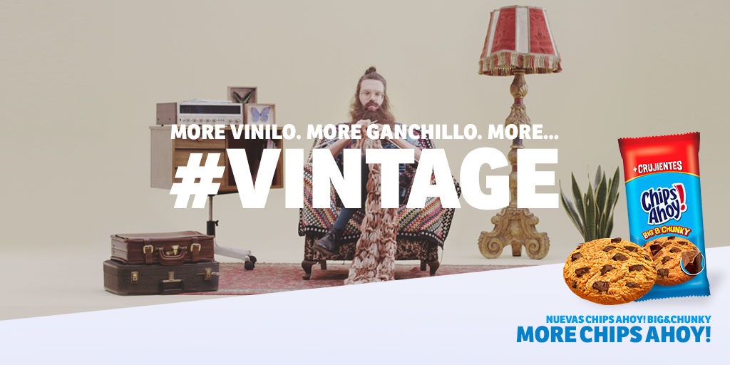 ChipsAhoySpain's tweet photo. Se necesita tener algo MORE para ser #VINTAGE. Si lo tienes, prueba las nuevas ChipsAhoy! Big&amp;Chunky, MORE grandes https://t.co/hmi7H3AgbY