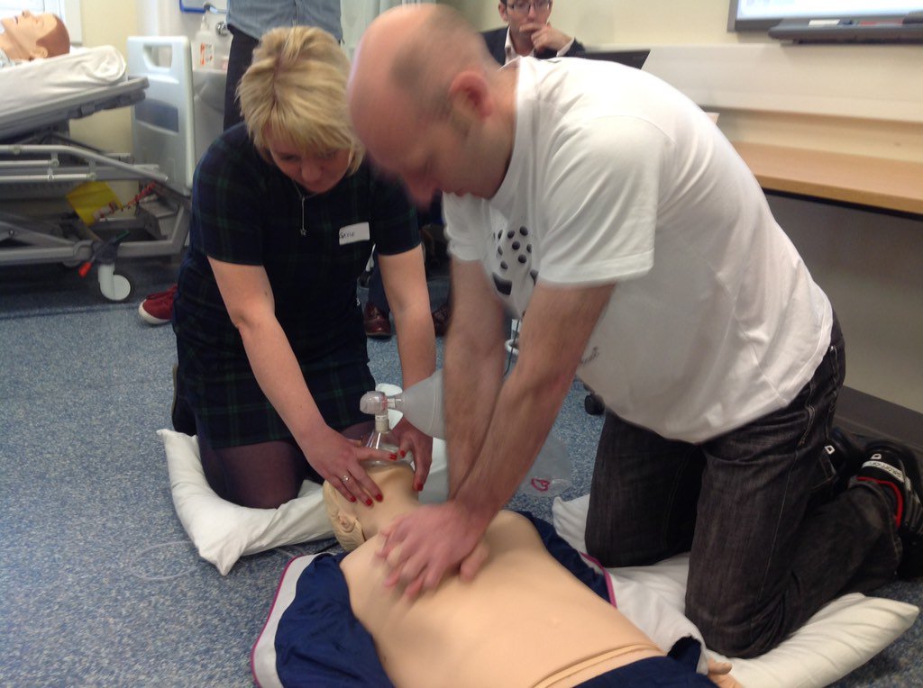nicklin_jane's tweet photo. Spot the Technician! @Laerdal_UK CPR Challenge #SimTechDay3 @AspihTechSig https://t.co/LtnZ5wrZ3i