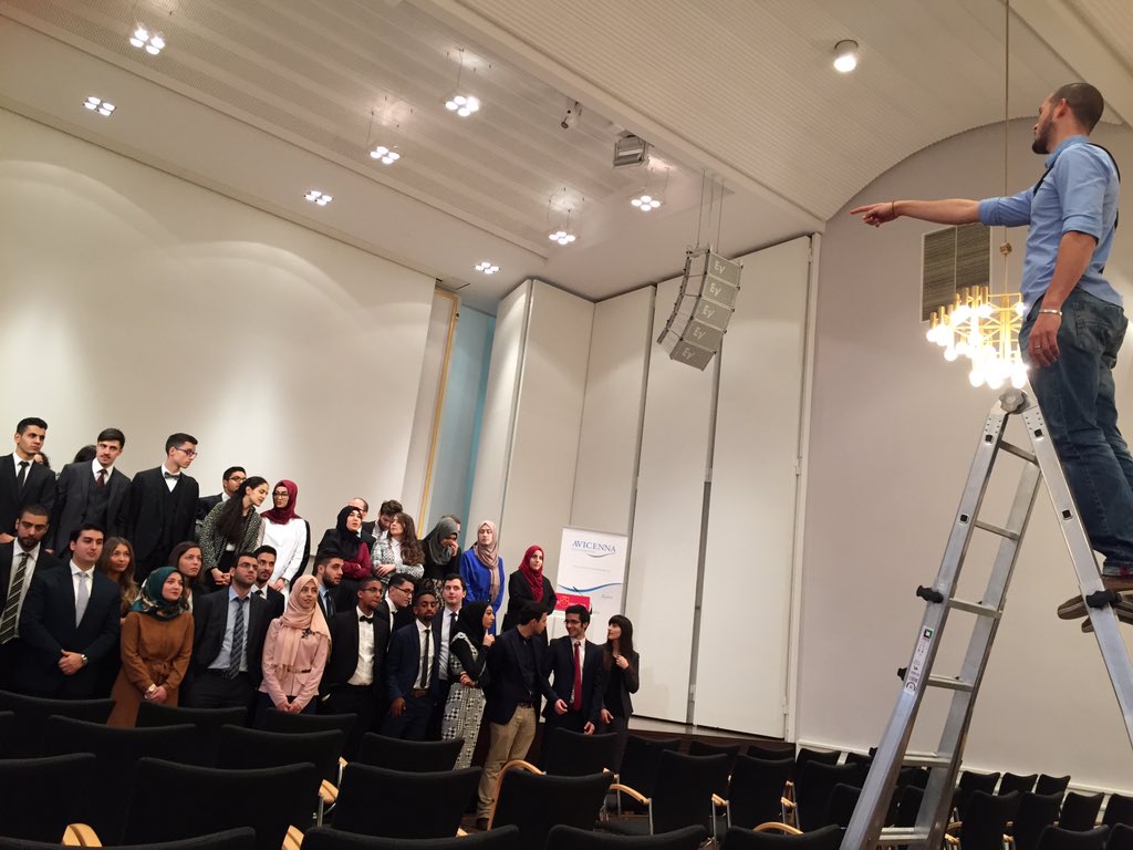 aysekrtbcr's tweet photo. Die letzten Vorbereitungen für den zweiten Jahrgang #Avicenna #Studienwerk im Schloss #Osnabrück https://t.co/wESh8FAvZk
